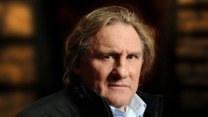 aktor-gerard-depardieu-italyan-foto-muhabirini-yumrukladi-VkS59kY8.jpg