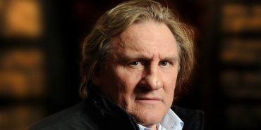 aktor-gerard-depardieu-italyan-foto-muhabirini-yumrukladi-VkS59kY8.jpg