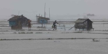 hindistan-ve-bangladeste-remal-siklonu-16-kisi-hayatini-kaybetti-EadxGkcJ.jpg