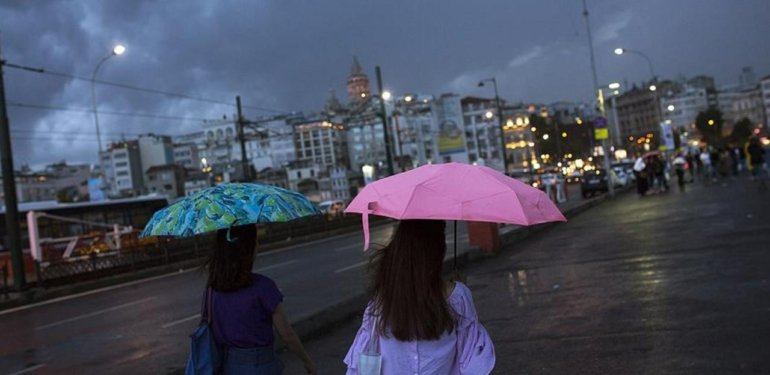 meteorolojiden-saatli-uyari-istanbul-dahil-13-il-icin-sari-alarm-gok-gurultulu-saganak-geliyor-FLG1zGtA.jpg