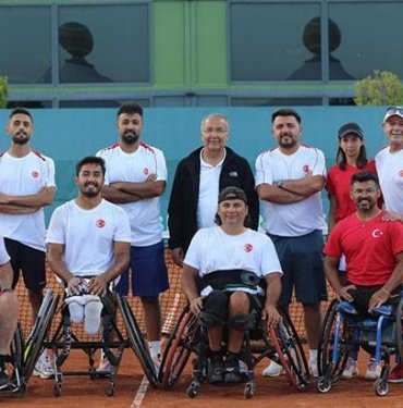 quad-ulusal-ekibinden-tenis-tarihinde-bir-ilk-Bju9xcGk.jpg