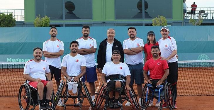 quad-ulusal-ekibinden-tenis-tarihinde-bir-ilk-Bju9xcGk.jpg