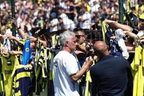 fenerbahcede-yeni-donem-hazirliklari-devam-ediyor-taraftara-acik-antrenman-yapildi-CUMK84QT.jpeg
