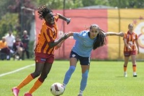 galatasaray-bayan-futbol-kadrosunda-oynayan-ruth-kipoyi-rakibine-yumruk-atti-1uxLGWud.jpeg