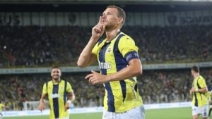 fenerbahcenin-golcusu-edin-dzeko-forvet-hakkindaki-rekabete-iliskin-konustu-Tn6KU4IP.jpg