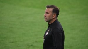 galatasaray-teknik-direktoru-okan-buruk-bircok-mevkide-inanilmaz-bir-yaris-olacak-Y86ReYP7.jpg