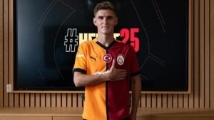 galatasarayin-3-danimarkali-futbolcusu-elias-jelert-jcWOtBk3.jpg