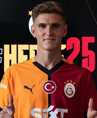 galatasarayin-yeni-transferi-elias-jelert-cok-mutlu-ve-heyecanli-wT7PbS4n.jpg
