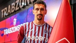 stefan-savic-trabzonspor-formasini-giymek-icin-sabirsiz-EIJmETYJ.jpg