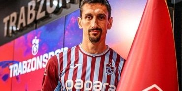 stefan-savic-trabzonspor-formasini-giymek-icin-sabirsiz-EIJmETYJ.jpg