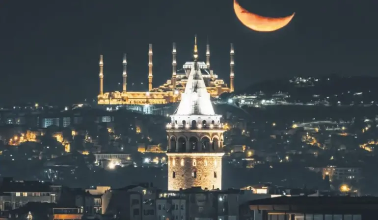 İstanbul’da hilal