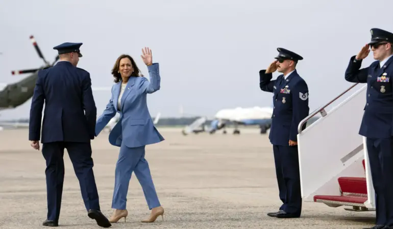 Kamala Harris’in ekibi seçim reklamlarına 370 milyon dolar ayırmayı planlıyor