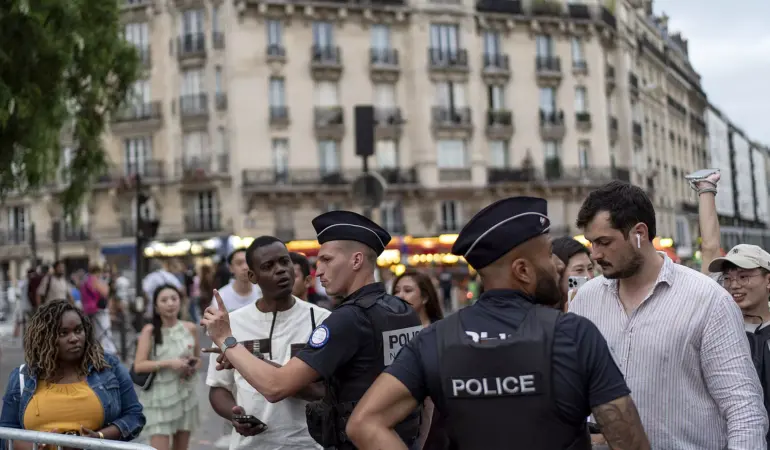 Fransa’da Olimpiyatlar için uygulanan güvenlik tedbirleri kapsamında azınlıklar hedef alınıyor