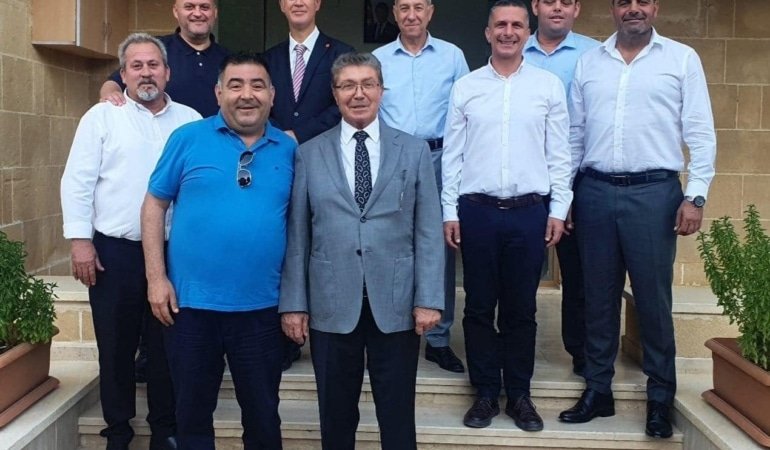 BAŞBAKAN ÜSTEL İLÇE BAŞKANLARI İLE TOPLANTI YAPTI…