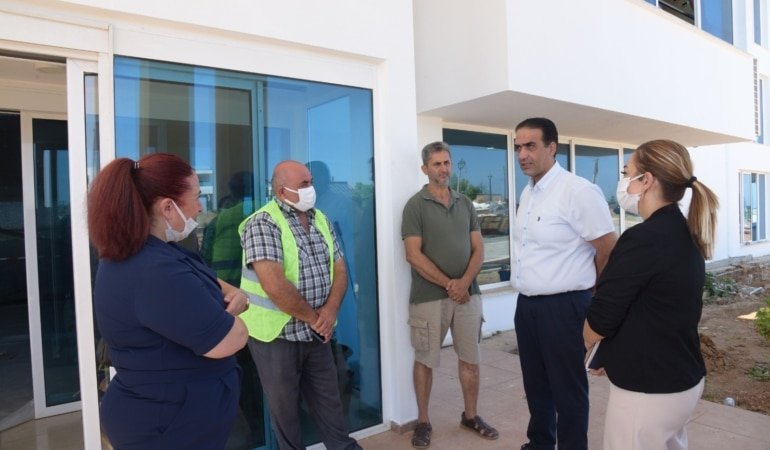 BAKAN GARDİYANOĞLU KALKANLI YAŞAM EVİ’NDE DEVAM EDEN ÇALIŞMALARI İNCELEDİ