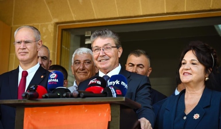 UBP GENEL BAŞKANI VE BAŞBAKAN ÜNAL ÜSTEL’İN GENEL BAŞKAN ADAYLIK BAŞVURUSU SONRASI AÇIKLAMASI