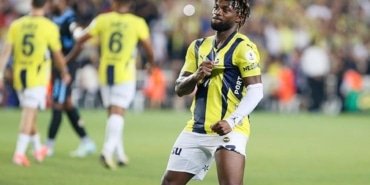allan-saint-maximinden-fenerbahce-taraftarina-ovgu-dK8fnrED.jpg