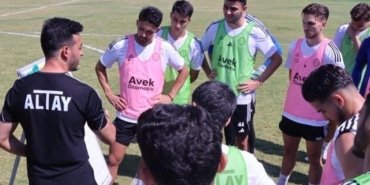 altayda-dort-oyuncu-teknik-direktorden-buyuk-9t45QWJa.jpg