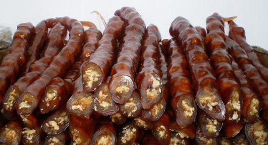 Mehmetçik Büyükkonuk Belediyesi, dün başlayan 62. Mehmetçik Üzüm Festivali’nde satılacak üzüm sucuklarının gıda analizlerini yaptırdı