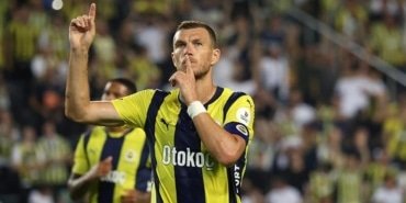 fenerbahcede-edin-dzeko-ust-uste-2-sezon-acilisinda-da-fileleri-sarsti-IhMq1LH9.jpg