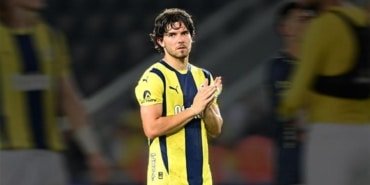 fenerbahcede-ferdi-kadiogluna-kadikoyde-sevgi-seli-taraftardan-tam-destek-8OlYuvuw.jpg