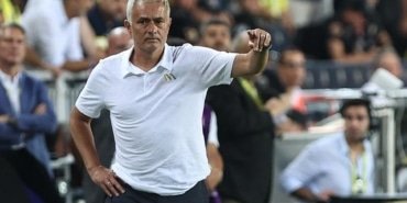 fenerbahcede-jose-mourinhodan-penalti-isyani-basim-belaya-girecek-UOMBge8K.jpg