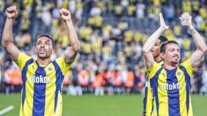 fenerbahcede-mert-hakan-yandastan-galatasaray-taraftarini-cildirtan-paylasim-sosyal-medyayi-salladi-FlR9B7Xg.jpg