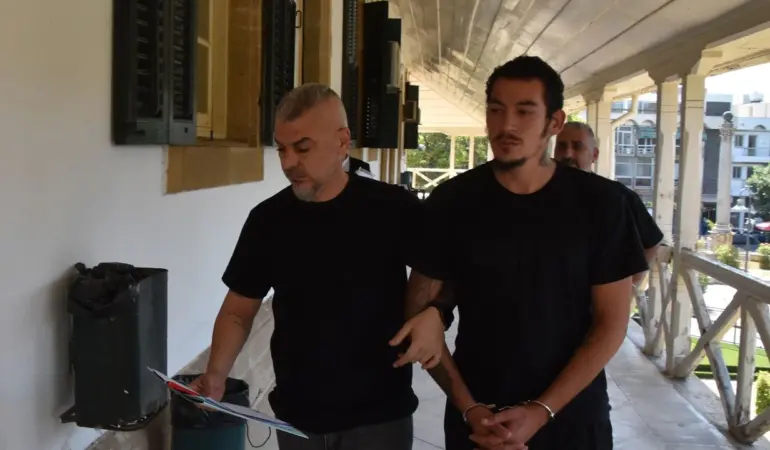 Hem satıp, hem içecekti!