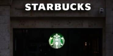 gelirleri-gunbegun-dusen-starbucksin-bir-numarali-ismi-istifa-etti-6ZuOlqpL.jpg