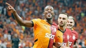 ozet-galatasaray-batshuayi-ile-3-puani-kapti-galatasaray-hatayspor-maci-sonucu-2-1-z3MrKnup.jpg