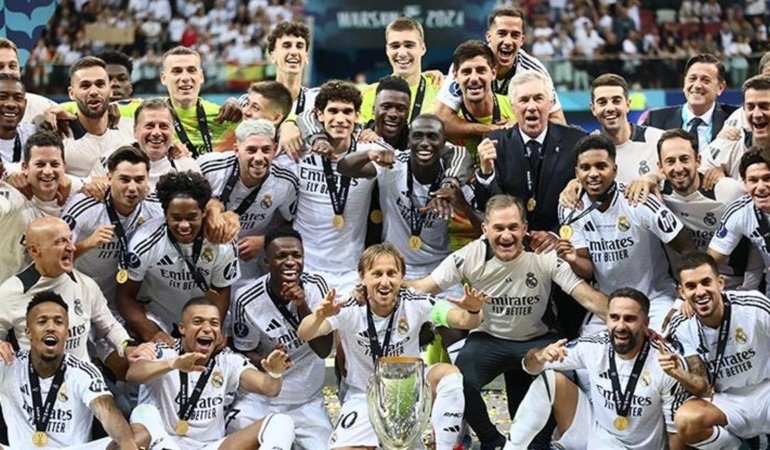 Real Madrid ve Ancelotti, Süper Kupa’da tarih yazdı! Barcelona’yı geride bıraktı