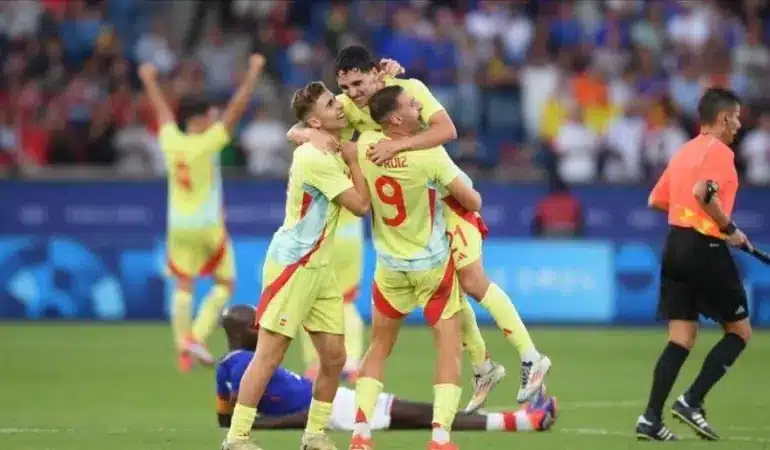 Futbolda Fransa’yı uzatmalarda mağlup eden İspanya altın madalya kazandı