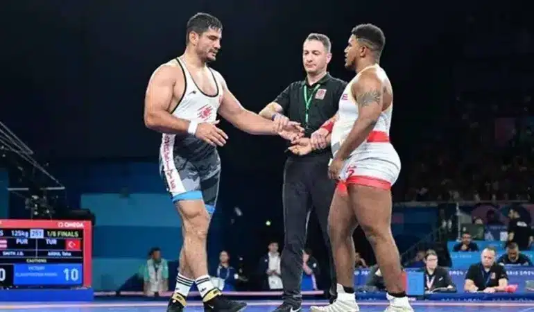 Türkiye’de milli güreşçi Taha Akgül, Paris 2024’te yarı finalde