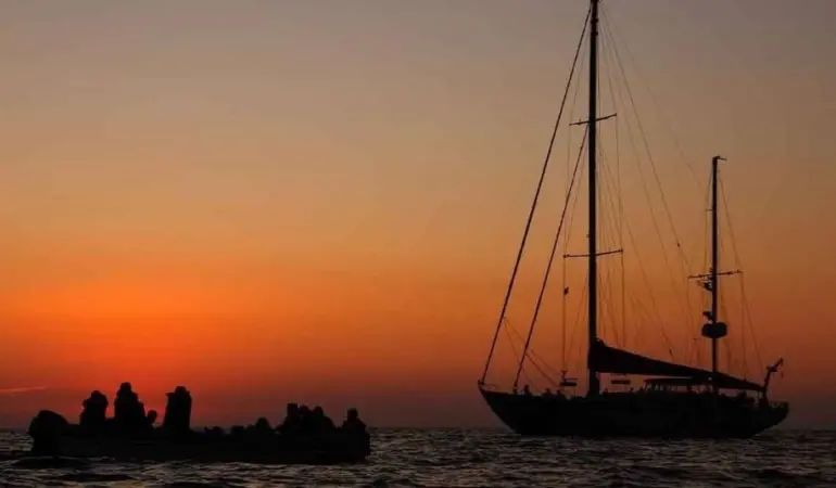 Akdeniz’de İngiltere bayraklı yelkenli battı: 7 kişi kayıp!