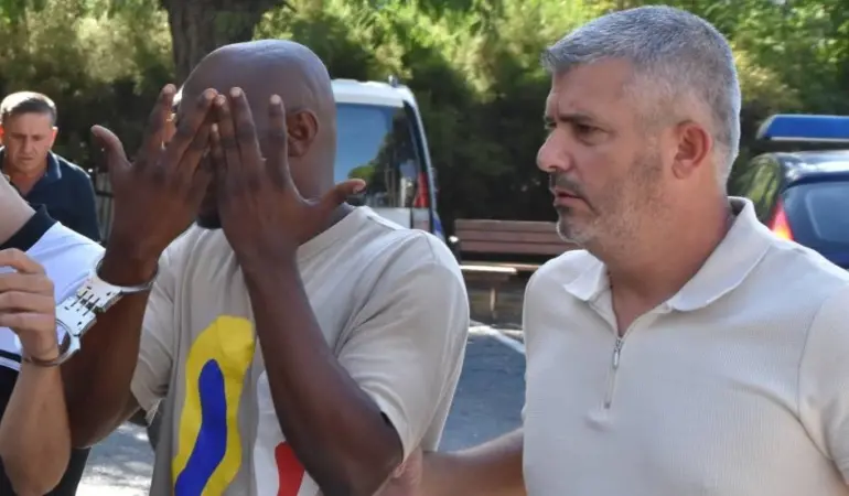 Evin salonunda uyuşturucu bulundu: 1 gün tutukluluk