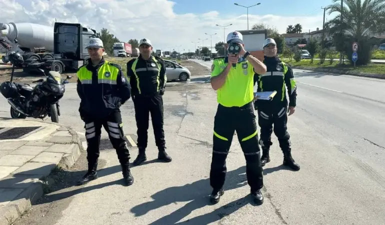 Trafik denetimlerinde 21 araç trafikten men edildi, 4 sürücü tutuklandı