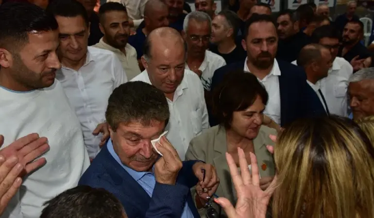 Üstel zafer konuşmasında gözyaşlarını tutamadı