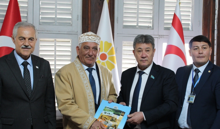 Özçınar, Kazakistan’dan gelen heyet ile bir araya geldi