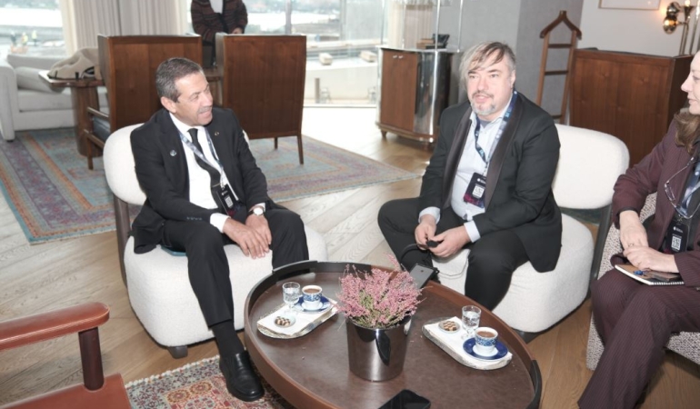 İstanbul’daki Stratcom Zirvesi sürüyor… Ertuğruloğlu yabancı basına demeç verdi