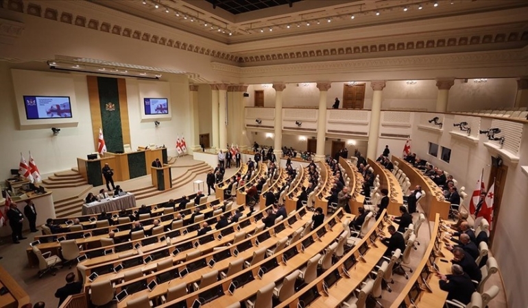 Gürcistan’da 6’ncı cumhurbaşkanının belirlenmesi için parlamentoda oy verme süreci başladı