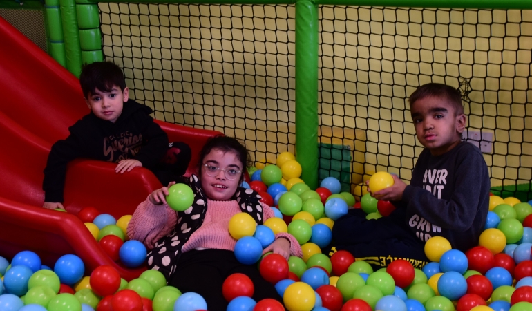 Turizm Bakanlığı’nın özel gereksinimli ve ihtiyaç sahibi çocuklara yönelik eğlence programları devam ediyor