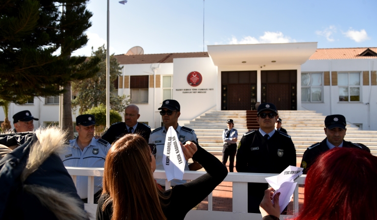 KTOEÖS Meclis önünde yaptığı eylemde hükümeti istifaya çağırdı
