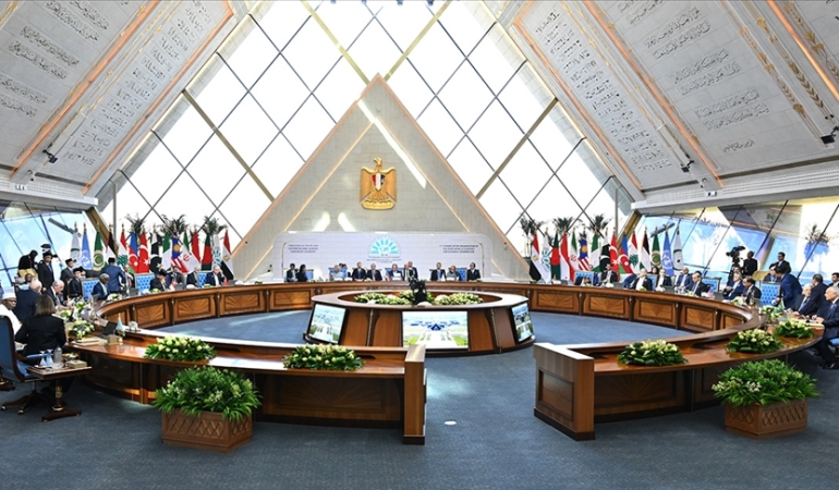 Azerbaycan D-8’e üye oldu