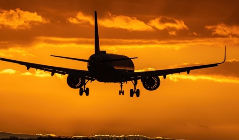 Kanada’da St. John’s’tan Halifax’a giden uçağın sol tarafı inişi sırasında alev aldı