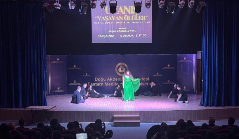 DAÜ’de kadına şiddet temalı tiyatro oyunu “Uyanış-Yaşayan Ölüler” sahnelendi