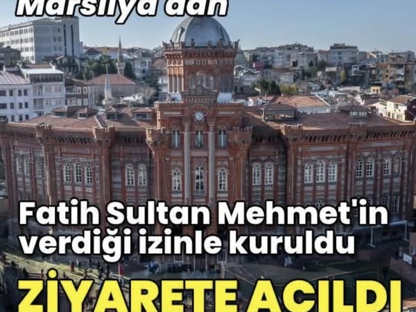 Özel Fener Rum Ortaokulu ve Lisesi, geleneksel yılbaşı kermesi dolayısıyla ziyaretçilere kapılarını açtı