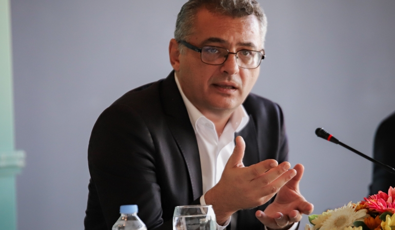 “Sendikaların haklı grevini destekliyoruz, halkımızın yanındayız”