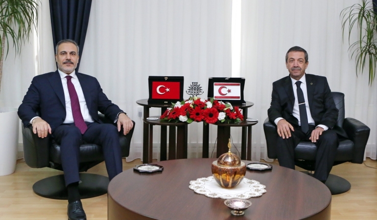 KKTC’ye gelen Fidan mevkidaşı Ertuğruloğlu ile bir araya geldi