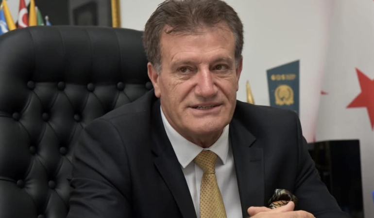 Erhan Arıklı, 2025’in ekonomik açıdan ciddi sıkıntılara gebe olduğunu bildiklerini belirterek, gelirleri arttıracak ve insanları rahatlatacak birtakım tedbirler almaları gerektiğini söyledi