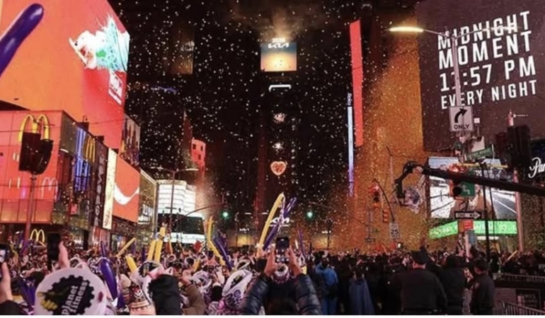 ABD’de yüz binlerce kişi yeni yıla New York Times Meydanı’nda girdi
